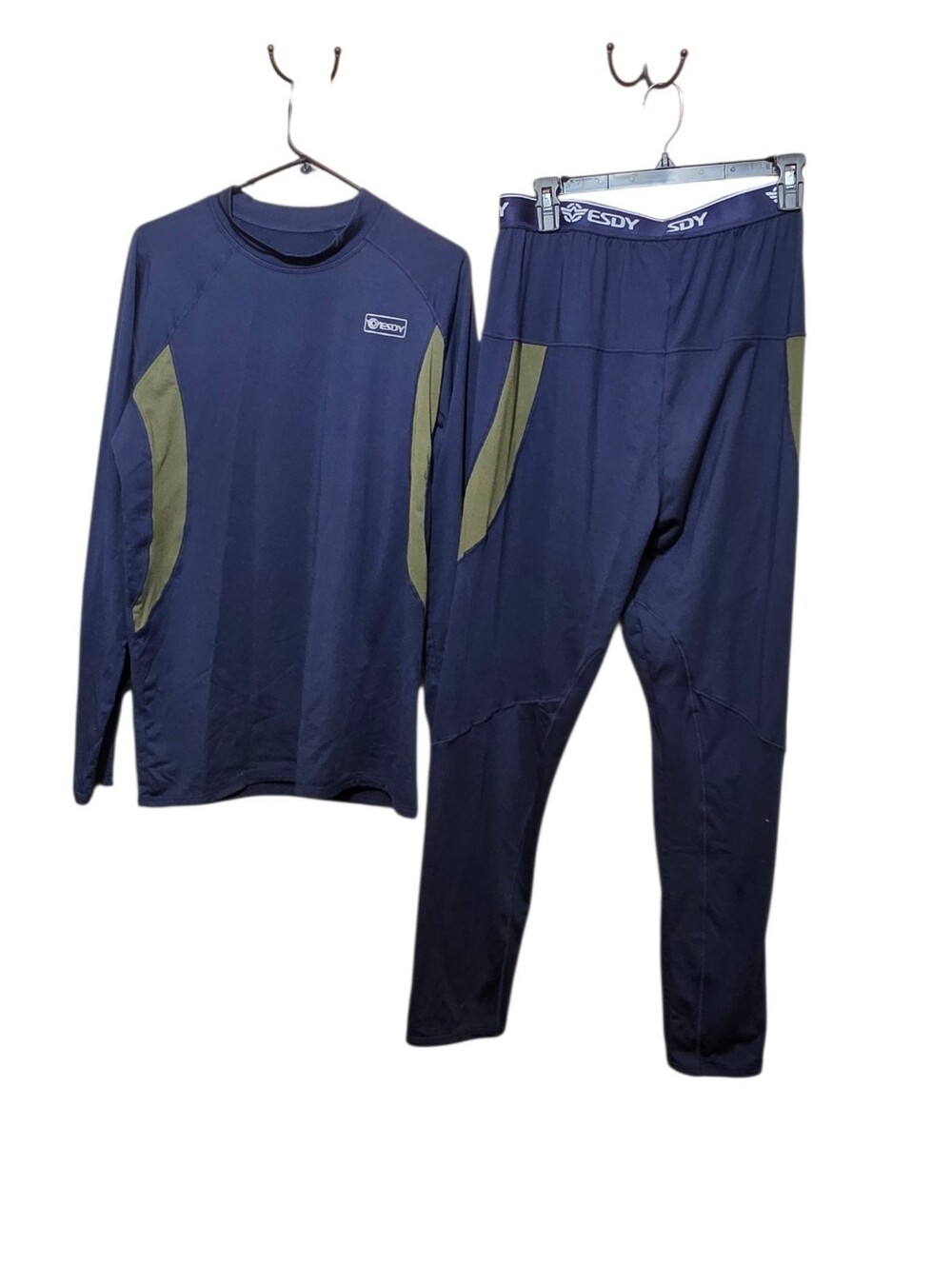 ESDY branded thermal underwear set for men in navy blue and olive gresn